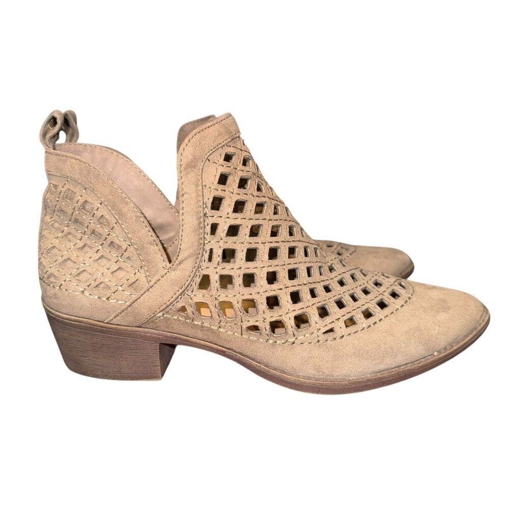 Mossimo Laser Cut Split Western Women’s Ankle Booties Tan Size 8